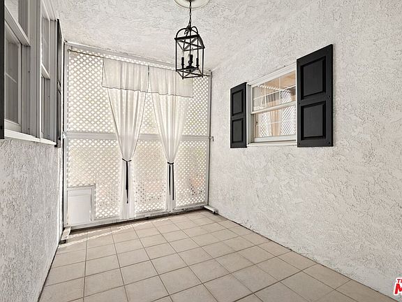5th image of 4401 Moorpark Way APT 105