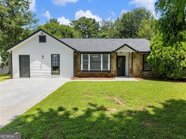 919 Country Oaks Ct, Lawrenceville, GA 30044