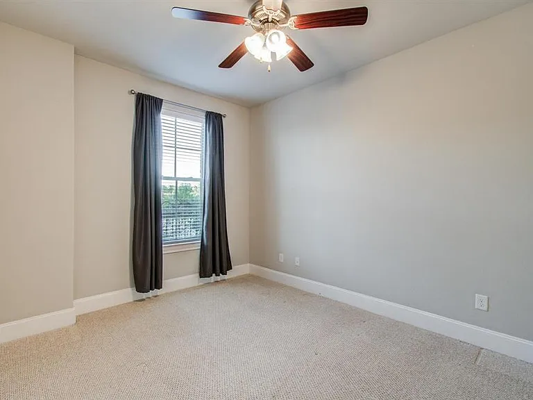 610 Delano St — Photo 24