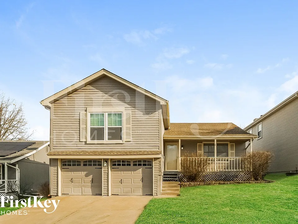 6235 N Hickory Ct