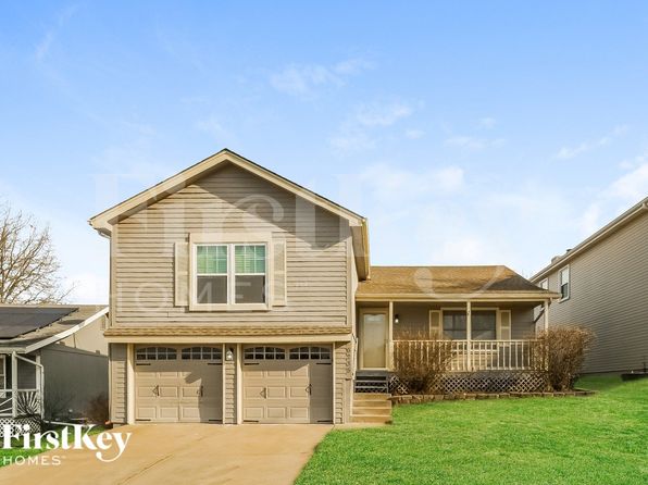 6235 N Hickory Ct