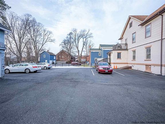 4th image of 160 Main St