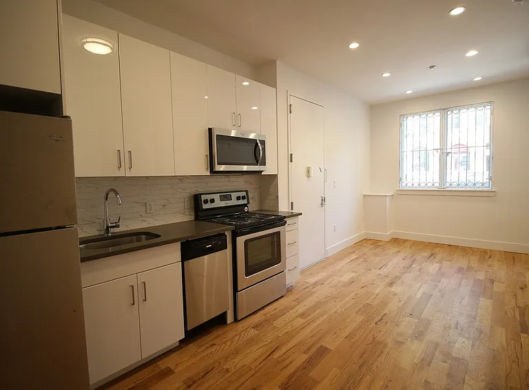 726 Monroe St #1F — Photo 3