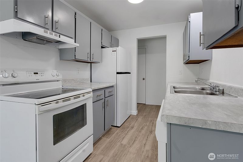3rd image of 3734 N Baltimore Street
