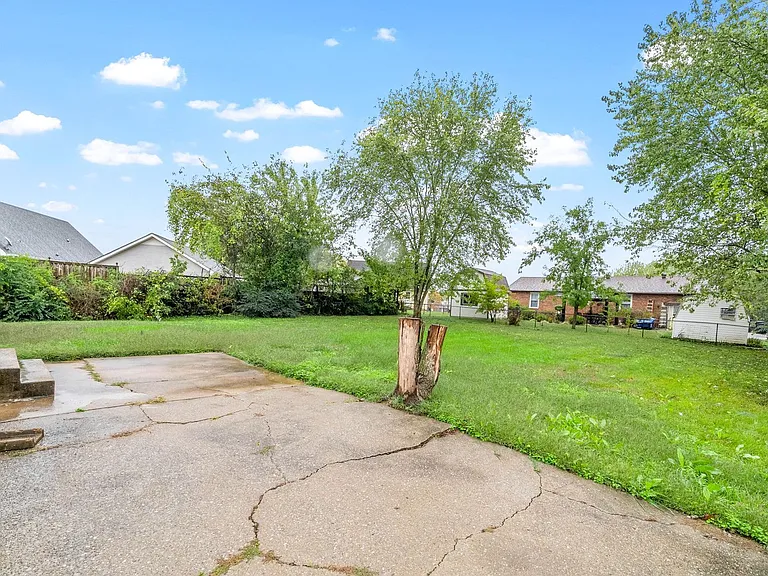 410 Appleton Dr — Photo 24