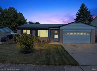 25024 Pamela St, Taylor, MI 48180