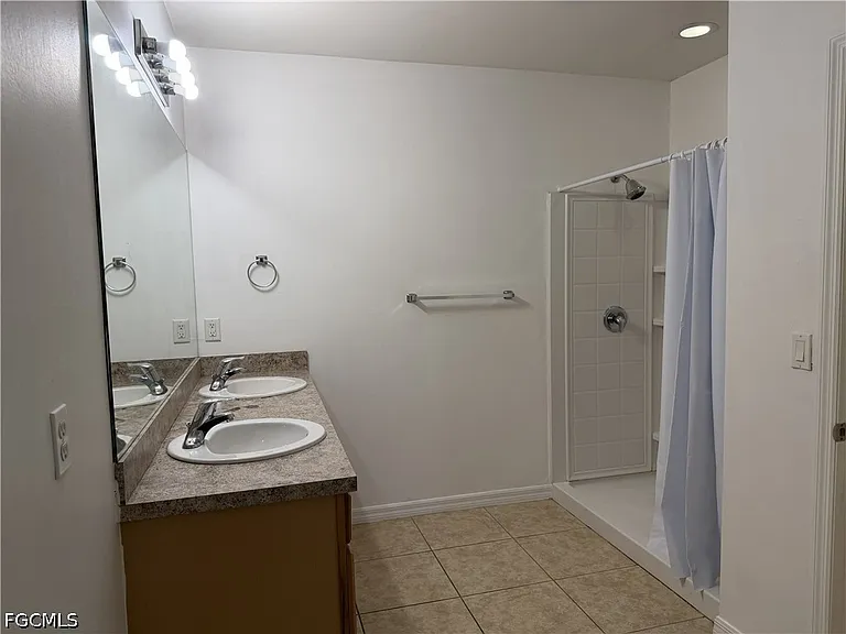 1741 SW 14th St — Photo 15