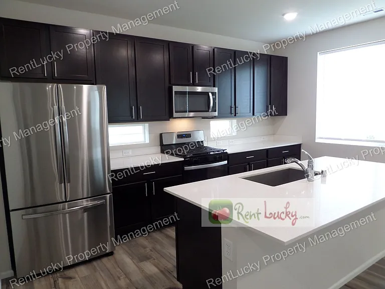 2816 Laurel Loop — Photo 8