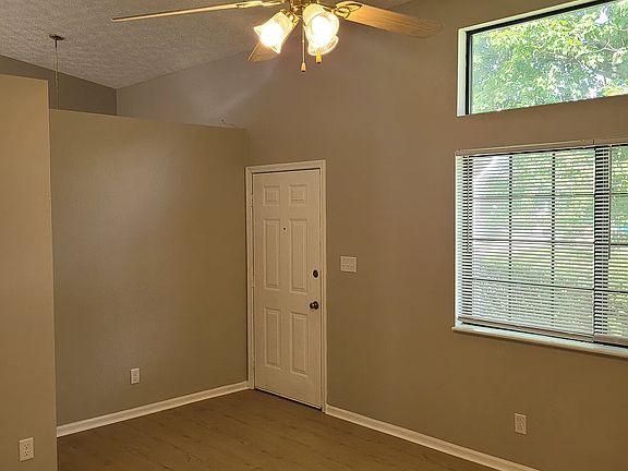 3rd image of 640 Woods Crossing Dr