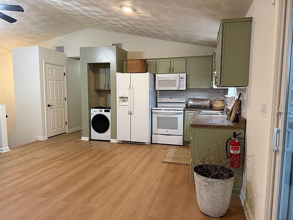 With brand LG Bluetooth washer/drier combo unit