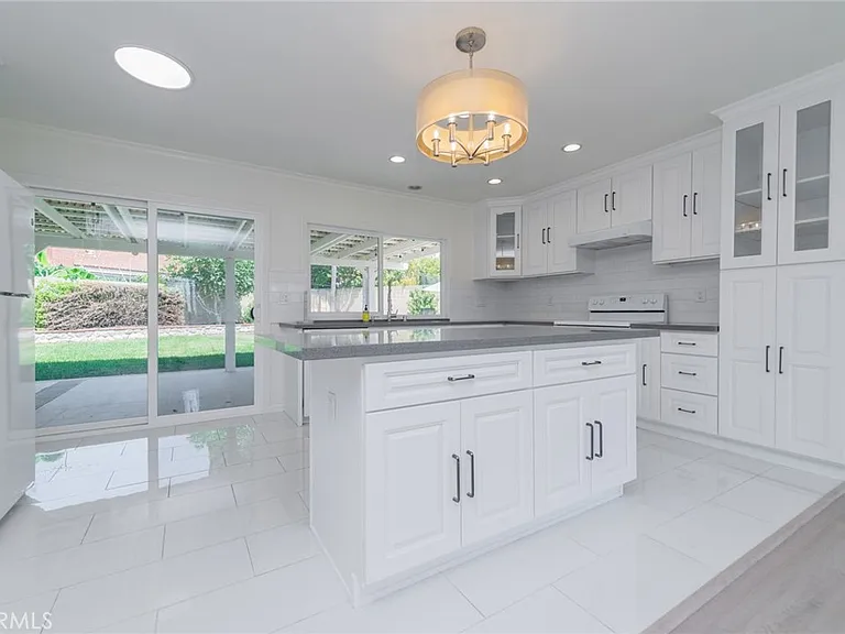 4881 Winvale Ave — Photo 6