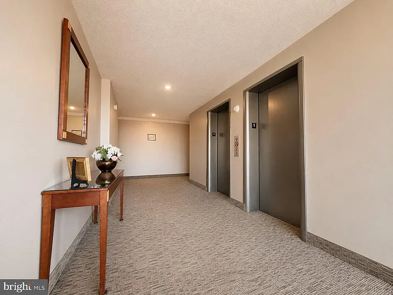 1301 S Arlington Ridge Rd #508 — Photo 19