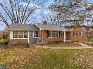 1930 E Oakley Dr, York, PA 17408