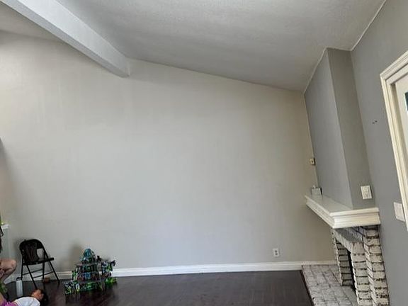 5th image of 305 W Columbine Ave
