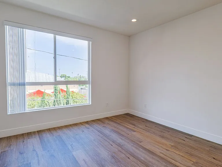 5934 Lemp Ave — Photo 22