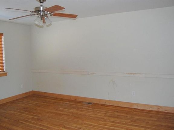 3rd image of 609 Sunrise Ct
