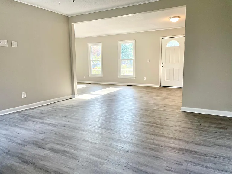 518 Platinum St — Photo 2