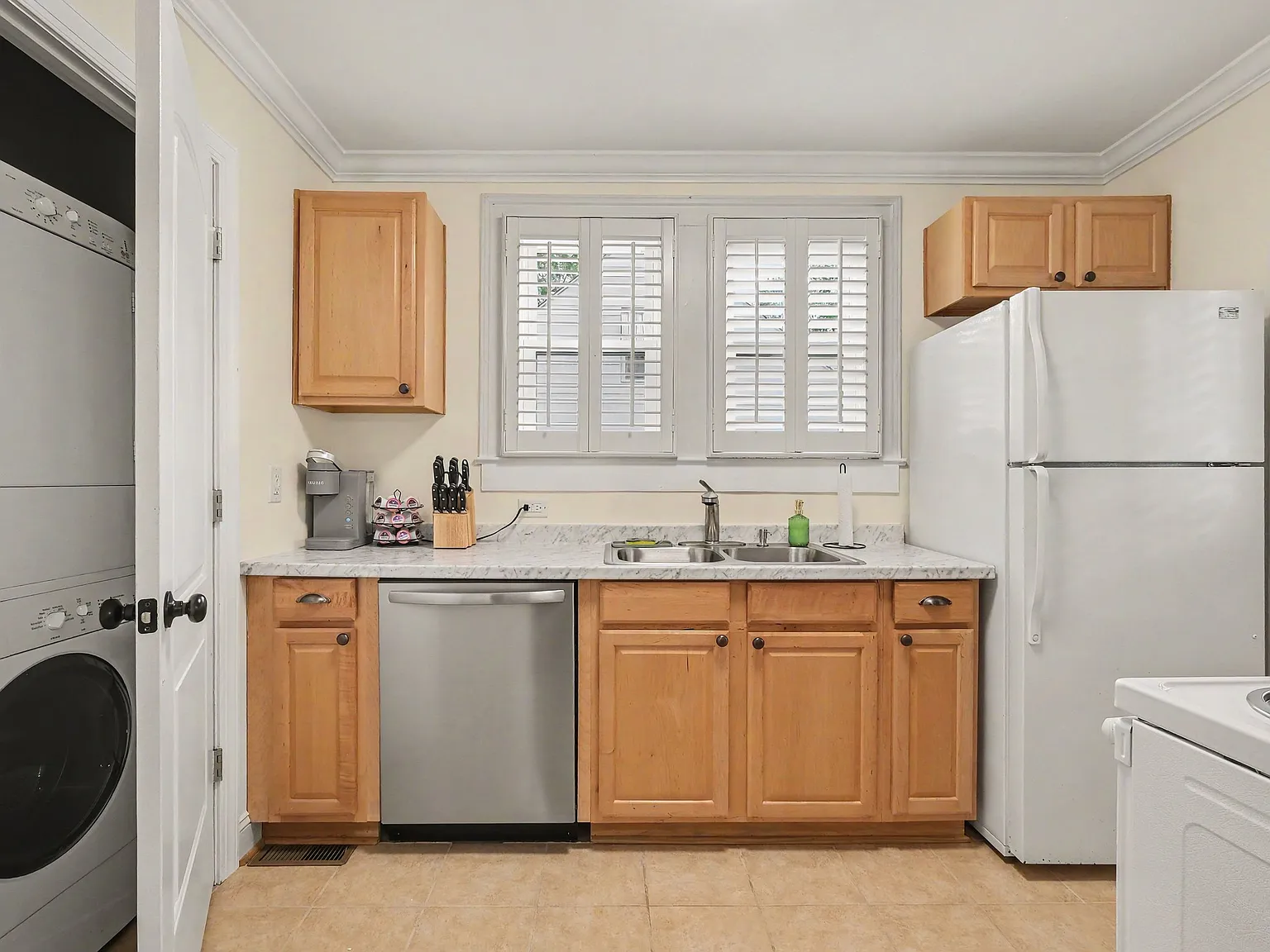 2 bed, 896 sqft, $2,300 — Photo 2