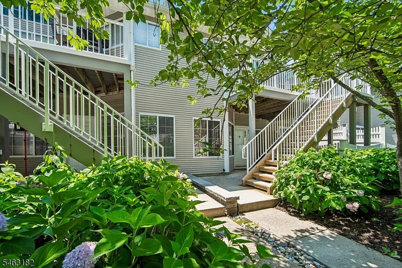 2 bed, 2.0 bath, $2,750 — Photo 3