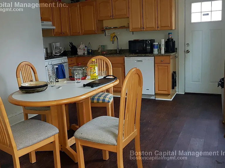 78 Linden St — Photo 3
