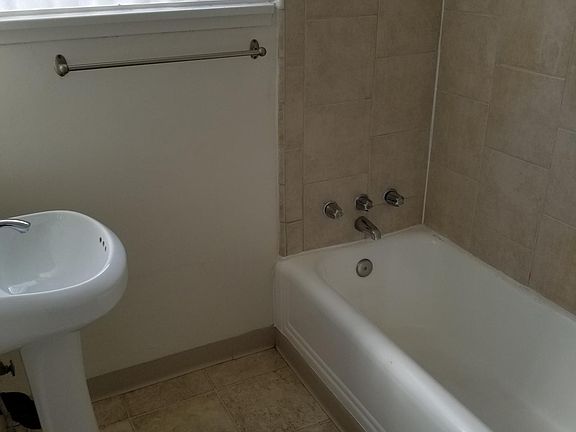 4th image of 4034 Lincoln Ave