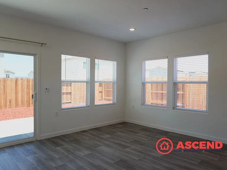 8206 Wandesford Dr — Photo 5