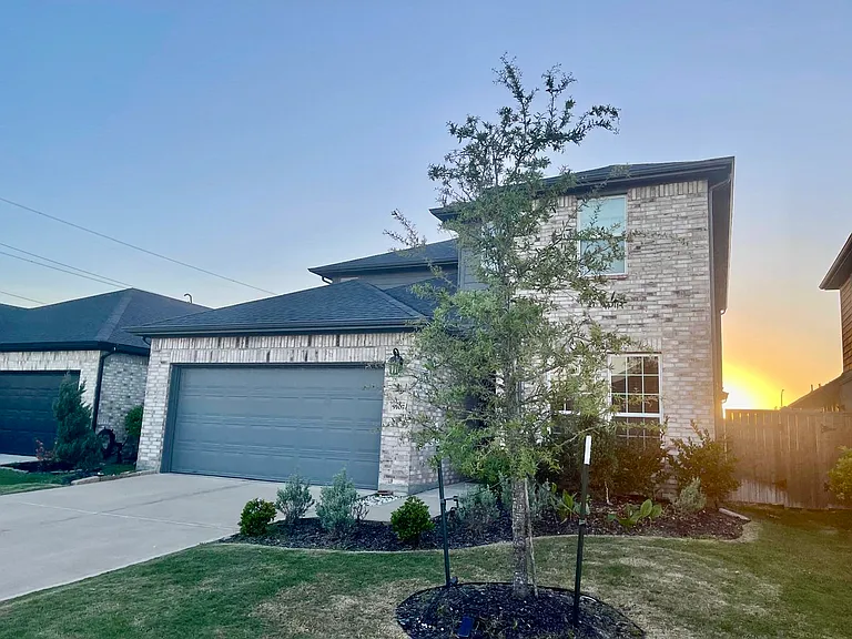 9107 Brixham Dr — Photo 2