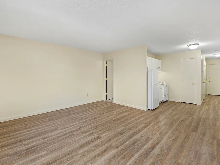 East Bay Apartments — Photo 38