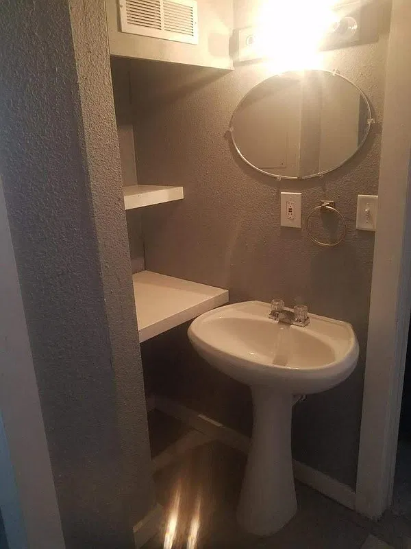 1 bed, 1.0 bath, 400 sqft, $775 — Photo 2
