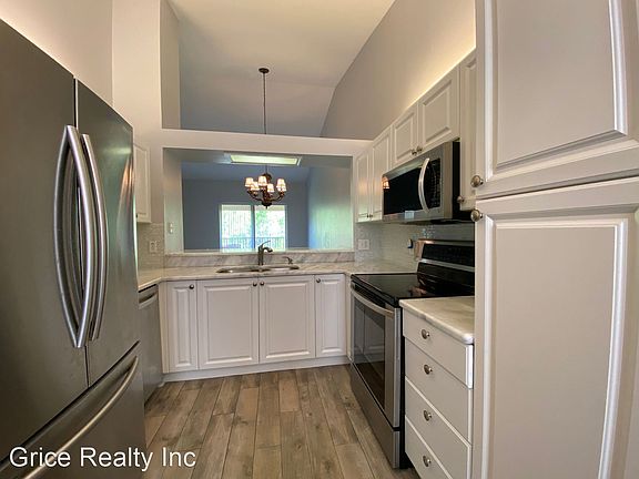 2nd image of 377 Robin Hood Cir Unit 201