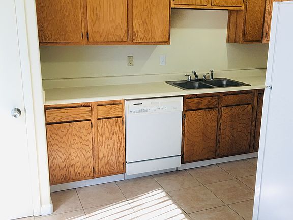 Kitchen/Cabinets