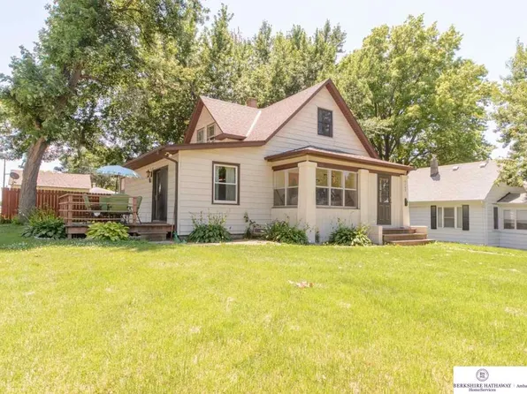 4103 R St, Omaha, NE 68107