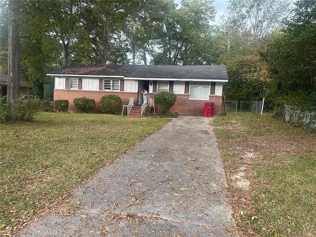 3 bed, 2.0 bath, 1200 sqft, $1,100 — Photo 1