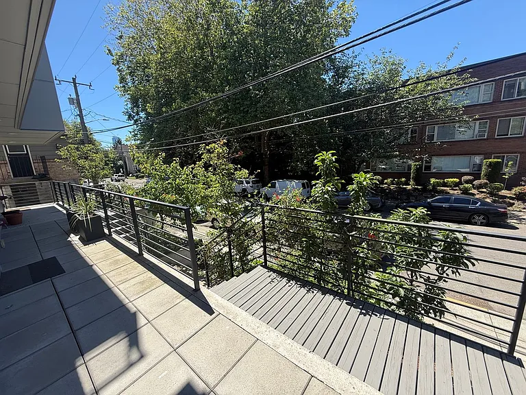 722 Summit Ave E — Photo 23