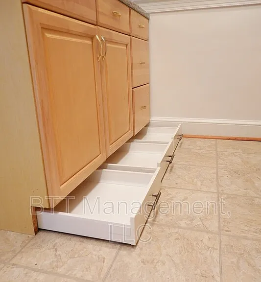 800 Maplewood Ave #1 — Photo 16