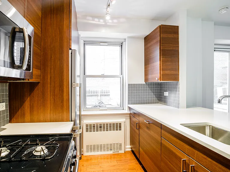 300 E 46th St #18A — Photo 1