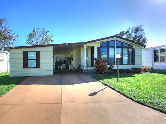4th image of 825 Periwinkle Cir