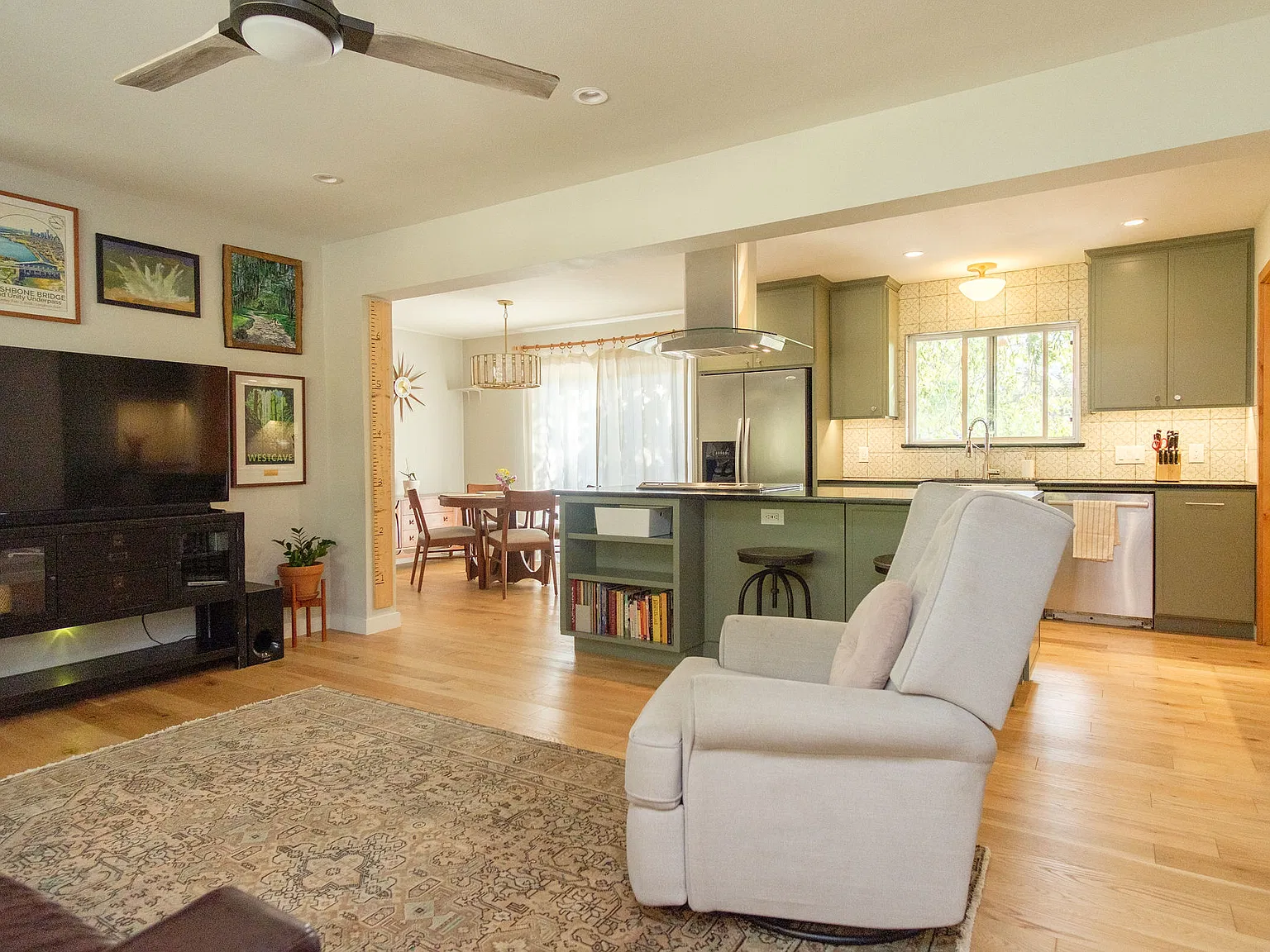 3 bed, 1700 sqft, $3,250 — Photo 2