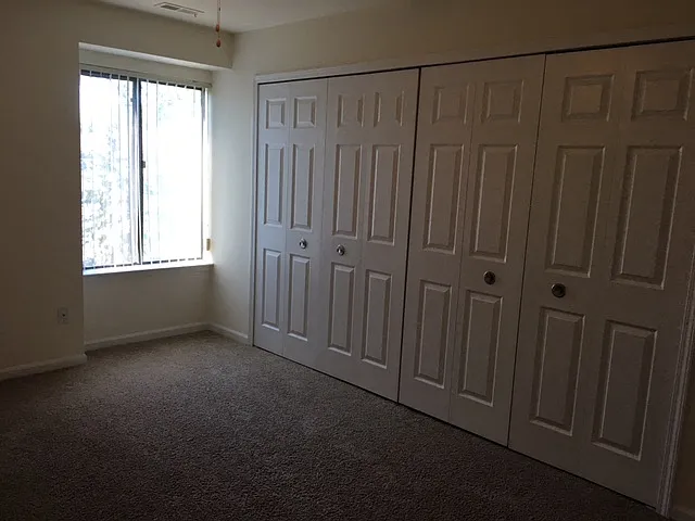 Lakeside Village Apartments — Photo 160