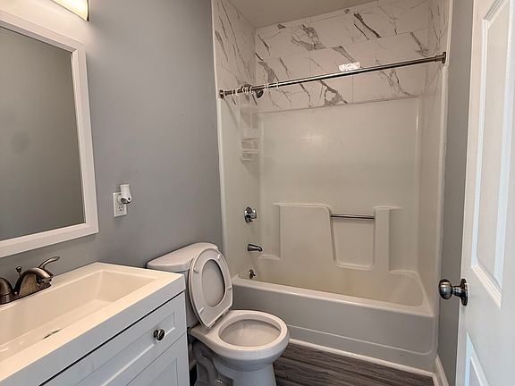 4th image of 154 Marshall St #1