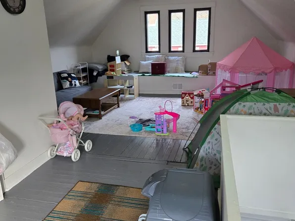 133 N 2nd St APT 2, West Newton, PA 15089