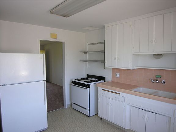 Kitchen with all appliances
