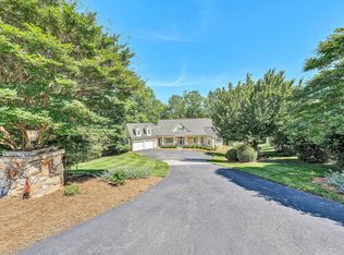 141 S View Cir, Penhook, VA 24137