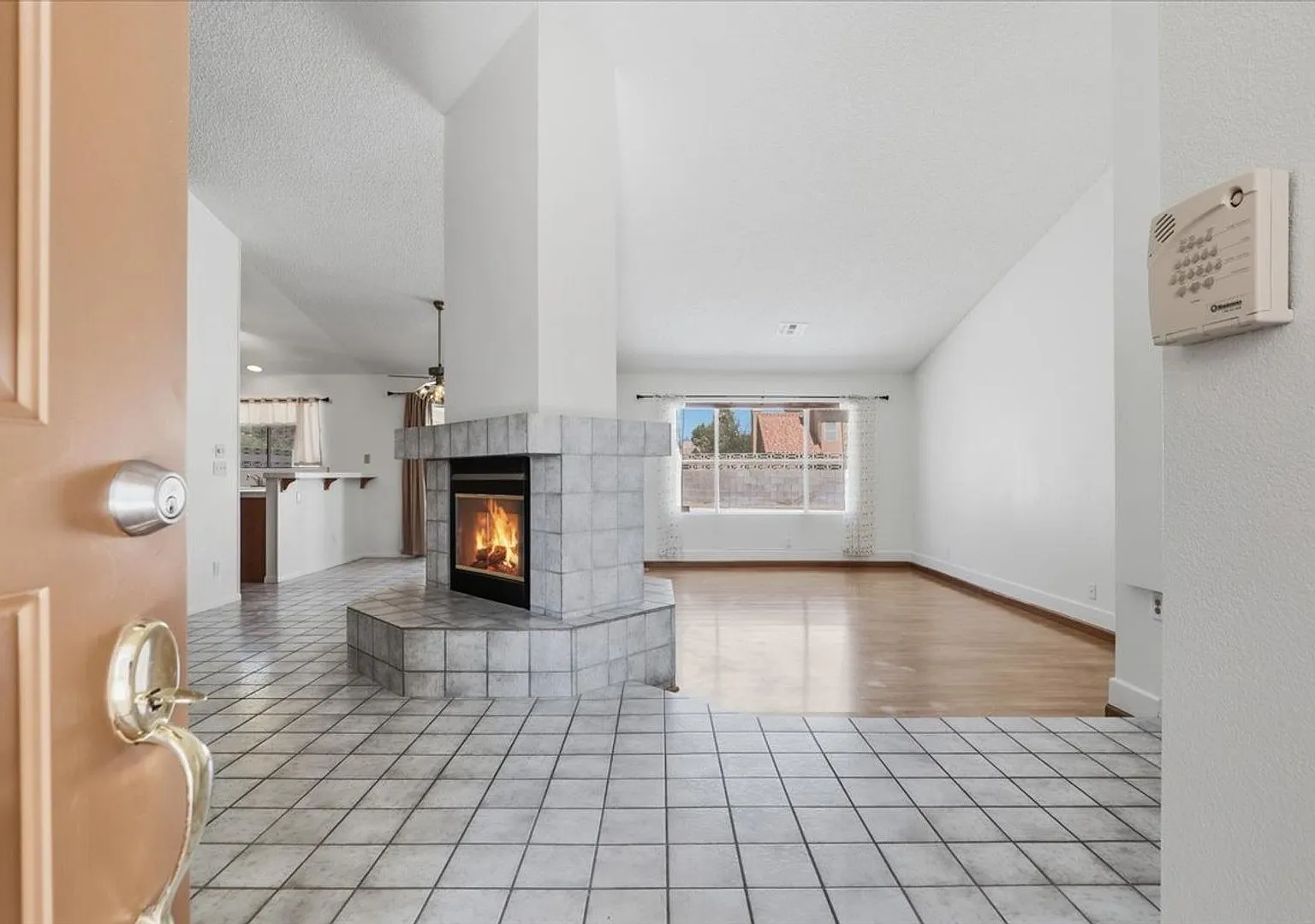 1 story pool home in the North West- 3 bedroom, 2 baths — Photo 4