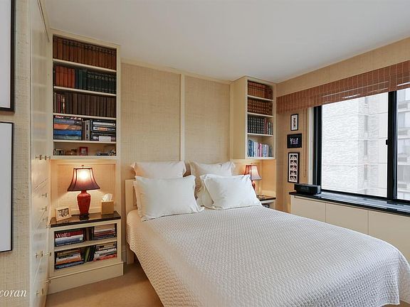 4th image of 1065 Park Ave #19D