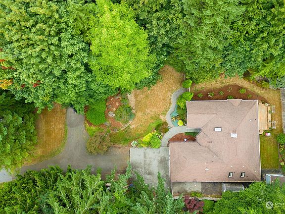 4th image of 10503 NE Misty Glen Way