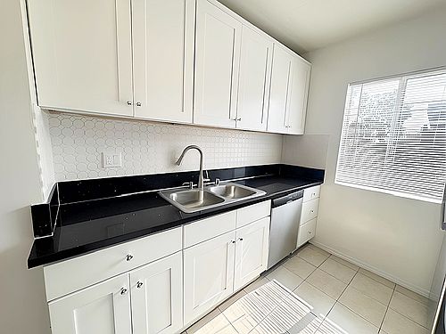 2nd image of 825 N Harvard Blvd APT 4