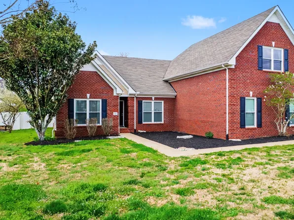 1816 Potters Ct, Murfreesboro, TN 37128