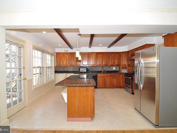 5th image of 11132 Luxmanor Rd