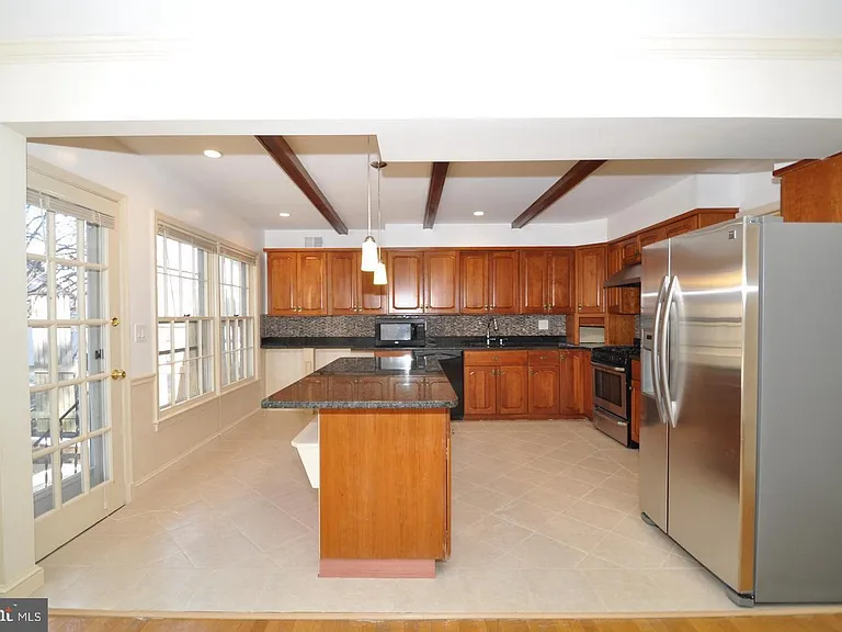11132 Luxmanor Rd — Photo 5